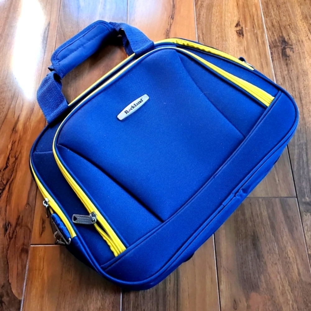 ROCKLAND Travel Bag- Approx. 11" x 14" (NWOT)